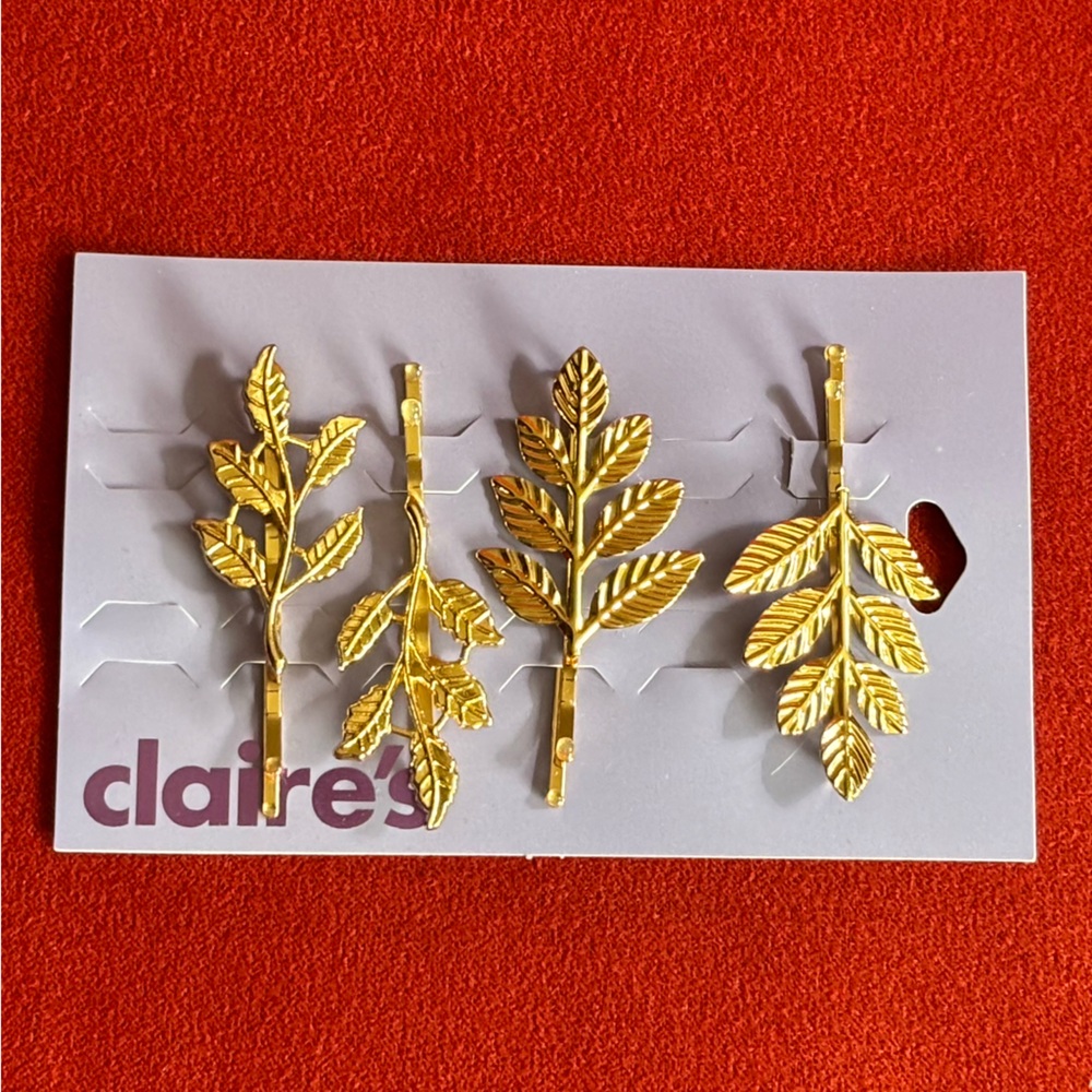 Claire’s gold tone hairpins, card of 4